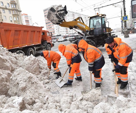 Уборка снега в Энгельсе и  Саратовской области