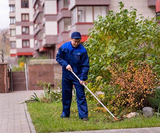 Уборка территории в Энгельсе и  Саратовской области