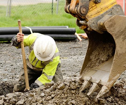 Земляные работы в Энгельсе и  Саратовской области